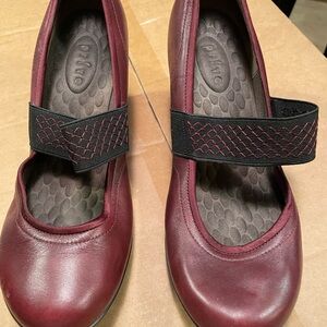 Women's Burgundy Strap Low Heel